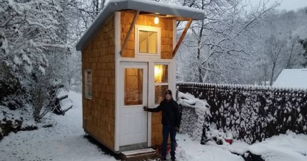 A 13 anni si costruisce un piccolo appartamento in cortile, l’interno è fantastico