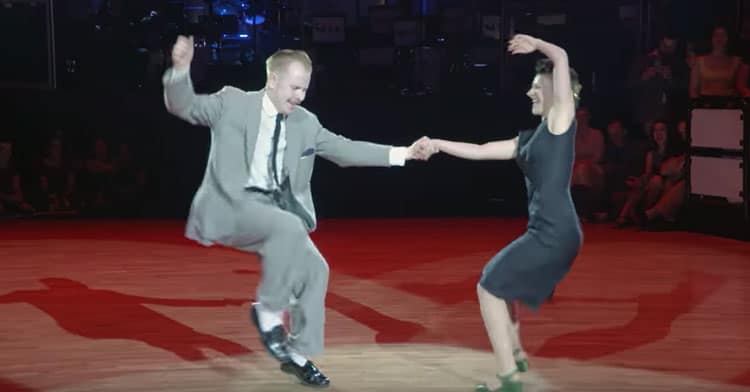 Lo swing della coppia sulle note di “Dirty Dancing” ha mandato la folla in visibilio.