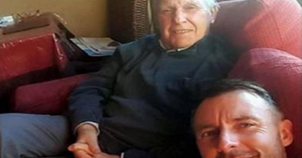 Ha l’Alzheimer e non riconosce neanche i figli – ma la trovata del figlio Mac sorprende e cambia tutto