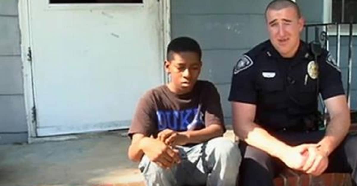 Il ragazzo di 13 anni dice che vuole scappare da casa, poi porta il poliziotto dentro a guardare la sua stanza