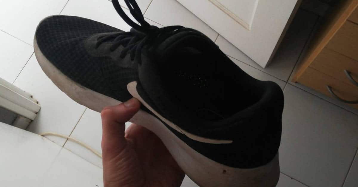 5 Semplici trucchi per eliminare il Cattivo odore dalle tue scarpe