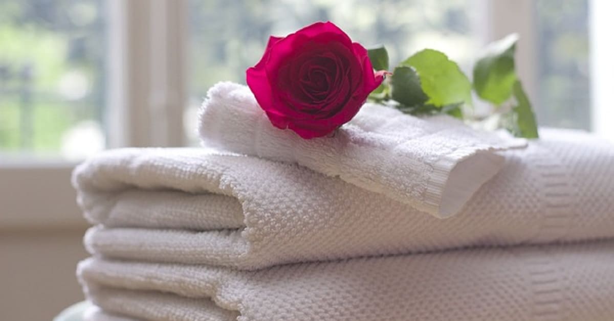 Vuoi che il tuo asciugamano da bagno sia sempre profumato e morbido? Ecco come devi lavarlo