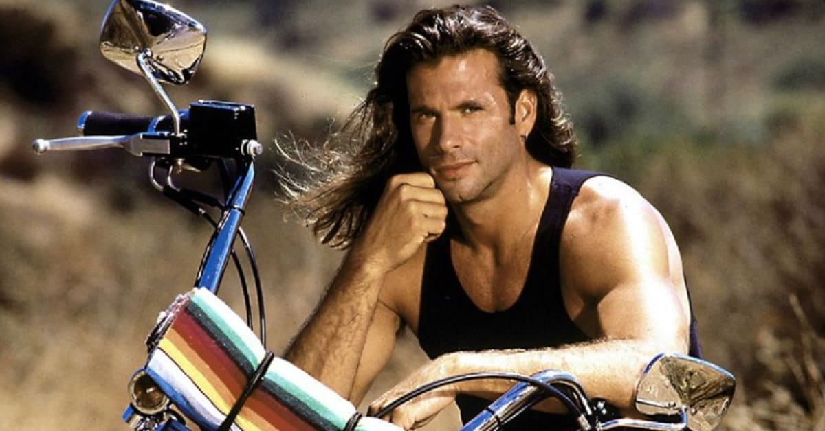 Ricordate Lorenzo Lamas in Renegade? Oggi l’attore è completamente cambiato e fa un altro lavoro