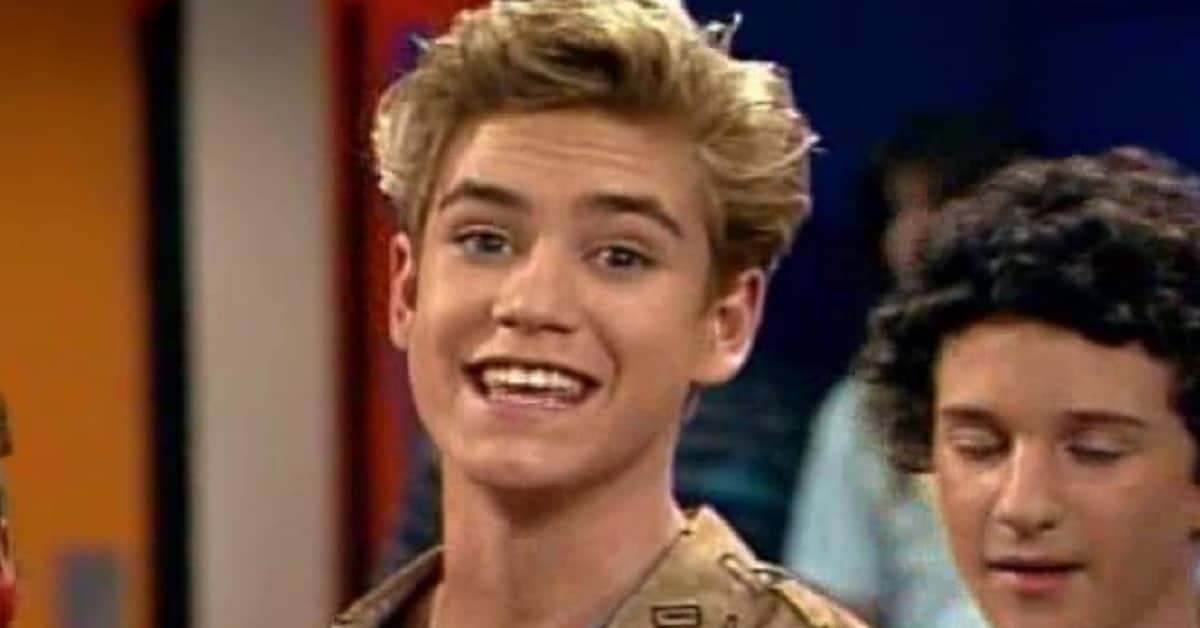 Ricordate Zack Morris in “Bayside School”? Ecco che fine ha fatto l’attore che lo interpretava