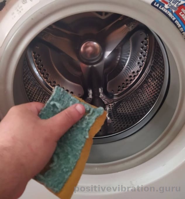 L'oggetto che devi mettere in lavatrice per rimuovere i peli di animali dai  vestiti
