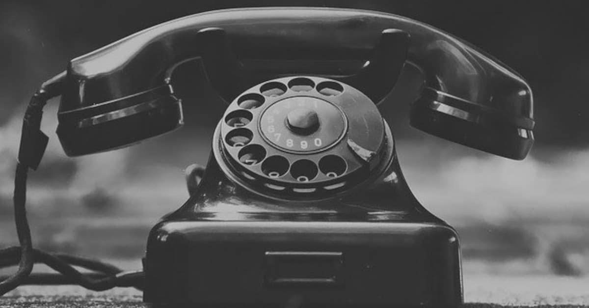 Qual è il significato nascosto che si cela nel sognare il telefono? Ecco le varie interpretazioni.