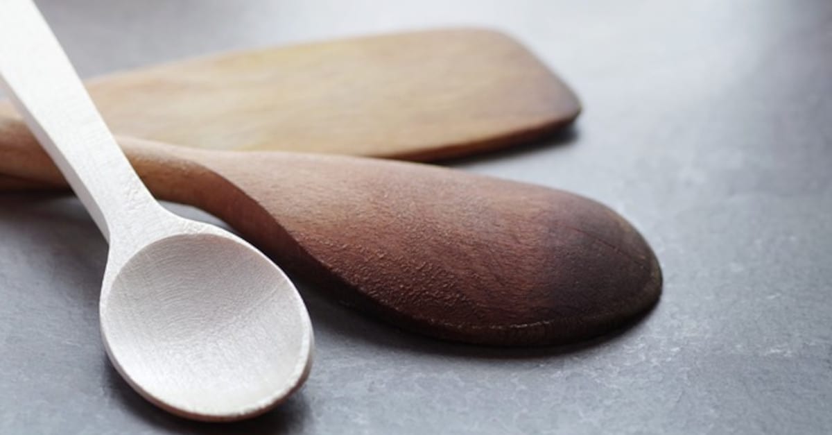 Il trucco perfetto per pulire i cucchiai di legno in cucina che ti sorprenderà
