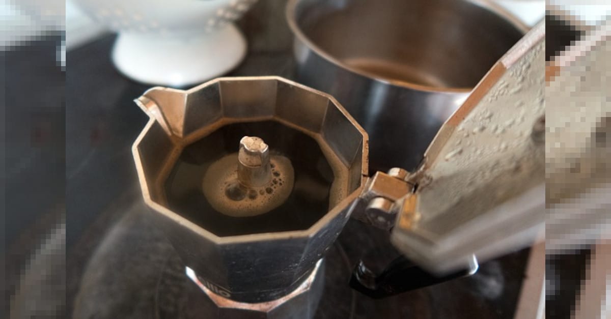 Quando metti la moka sui fornelli ad induzione ecco cosa devi sapere per fare un buon caffè