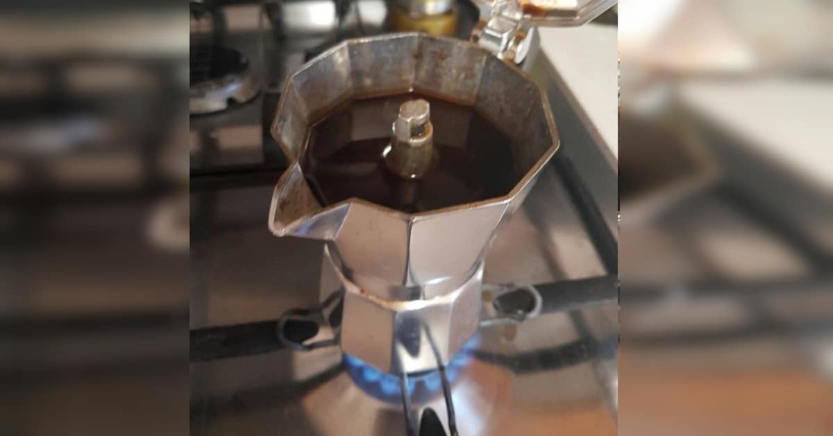 Cosa fare se non esce il caffè dalla moka? Il trucco che risolve il problema