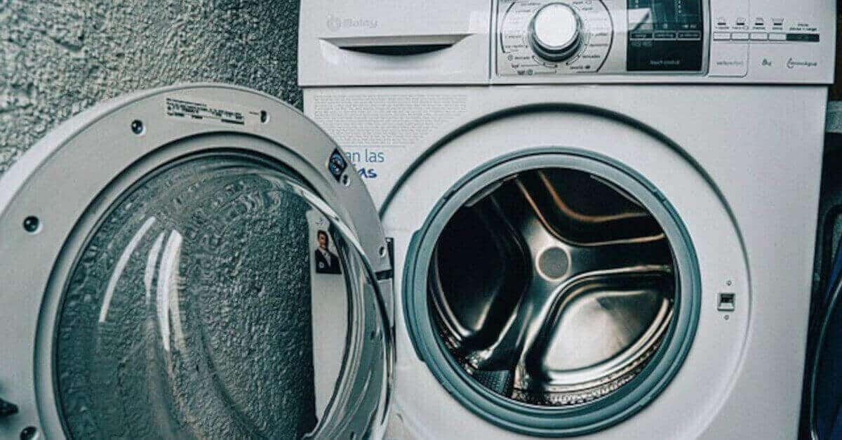 Come pulire l’interno della lavatrice se vuoi che i tuoi vestiti escano veramente puliti e senza cattivi odori