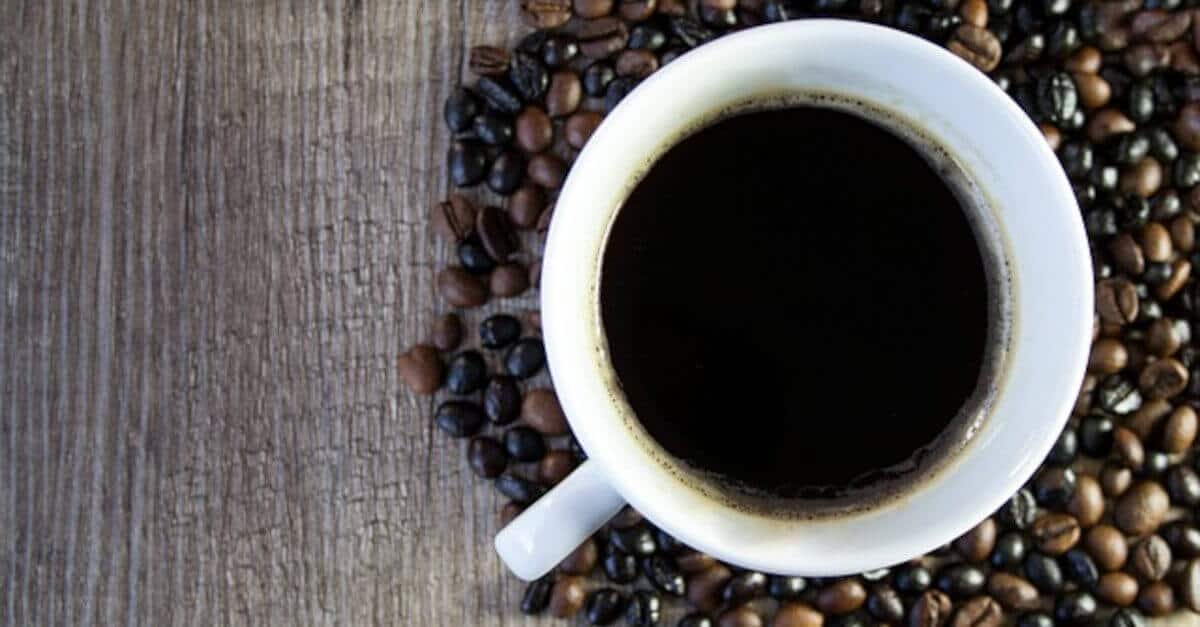 Come viene fatto il caffè decaffeinato?