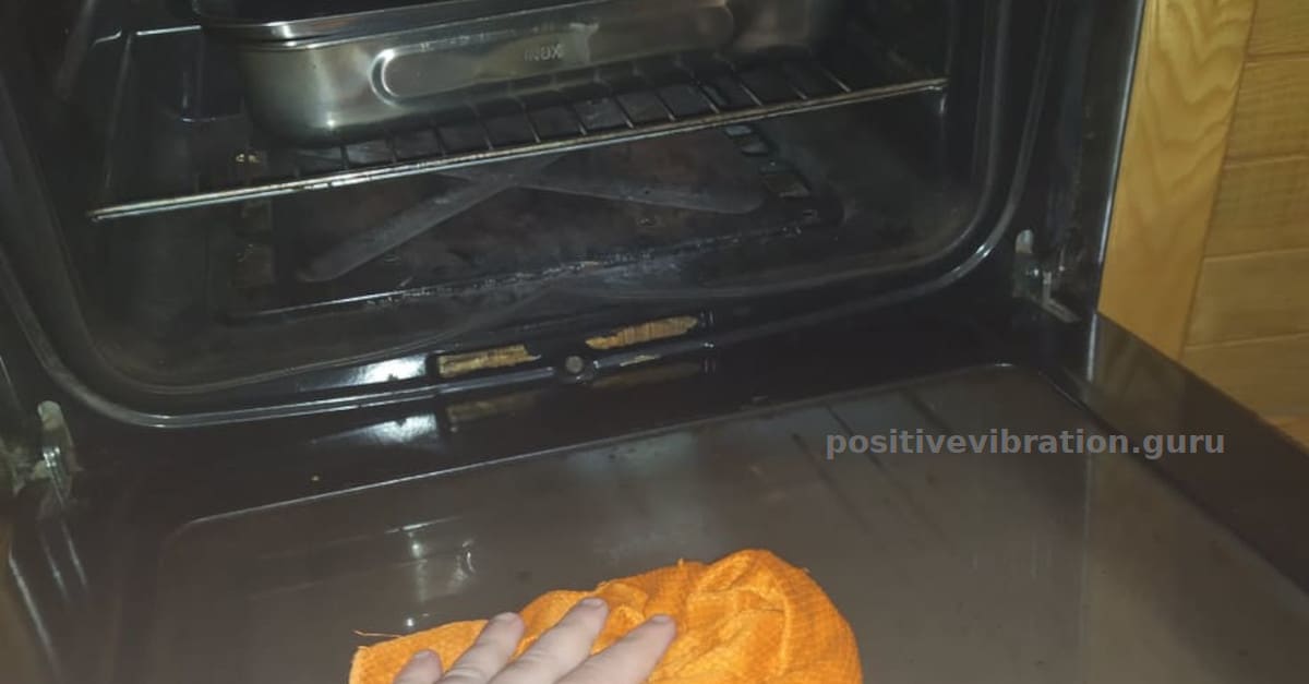 Come pulire un forno con l’aceto?