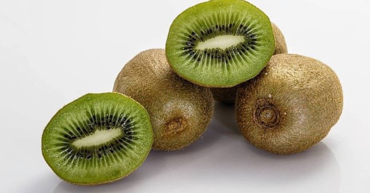 Perché mangiare 3 kiwi al giorno fa bene