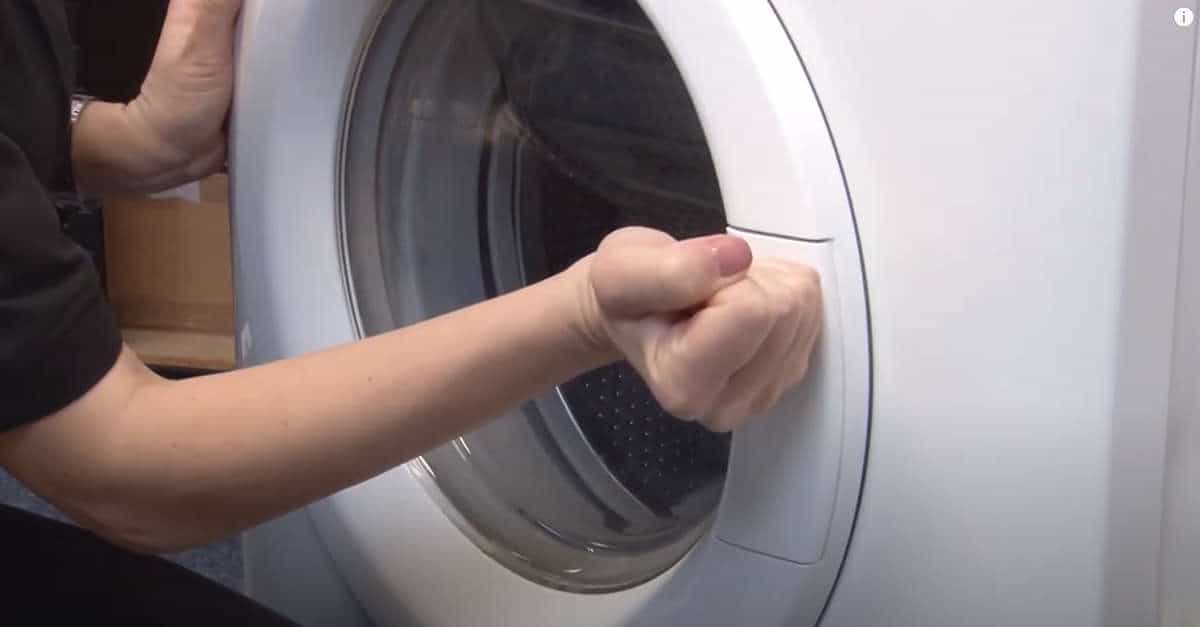 3 consigli per sbloccare facilmente l’oblò della lavatrice che non si apre!