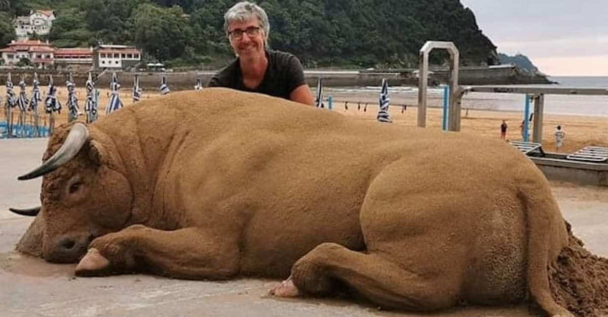 11 Sculture di sabbia incredibilmente realistiche che sembrano aver strisciato sulla riva