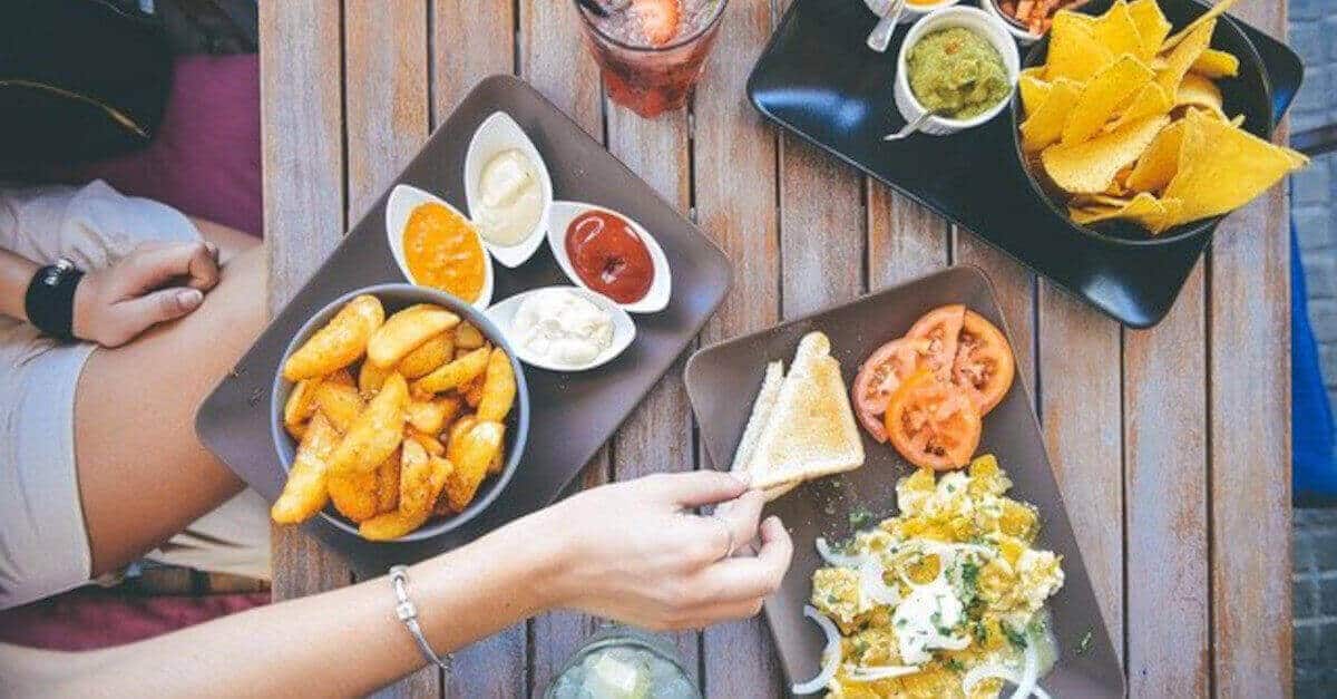 Veri mangioni! 3 segni dello zodiaco che mangerebbero a non finire