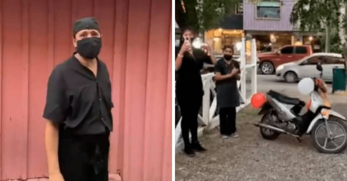 Camminava 14 km al giorno per andare al lavoro, i suoi colleghi gli regalano una motocicletta