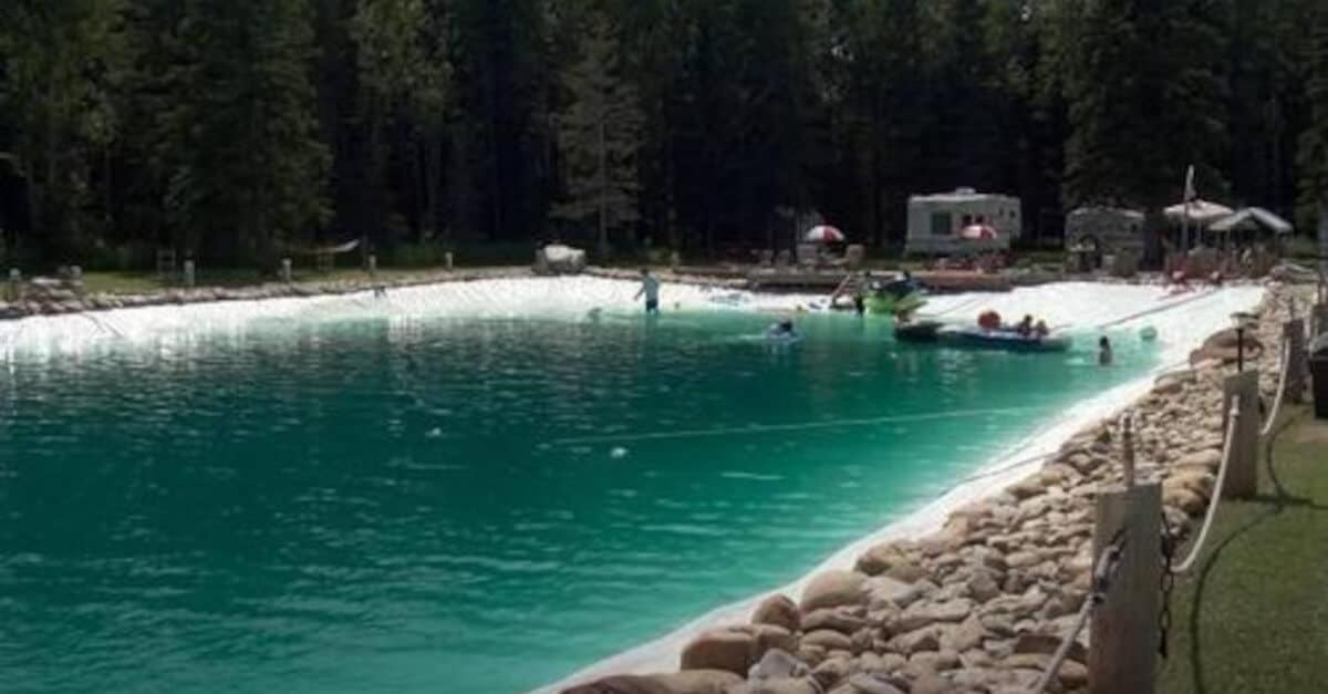 Ha costruito una piscina di oltre 1 milione di litri per la sua famiglia
