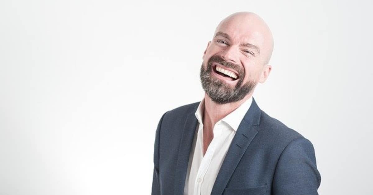 Gli uomini dello zodiaco che sembrano sicuri di sé, ma in realtà non lo sono