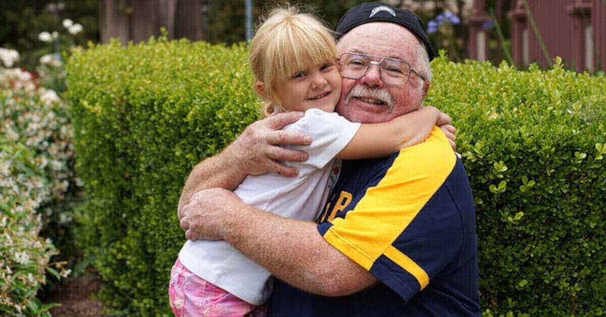 I nonni che si prendono cura dei nipoti vivono più a lungo, conferma la scienza