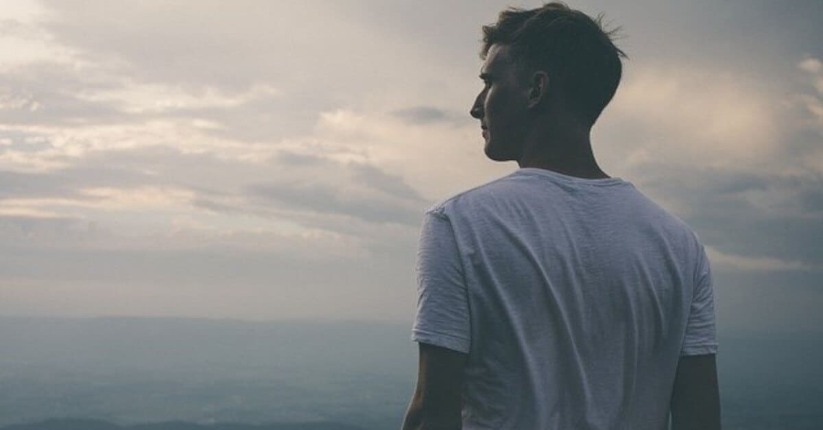 Gli uomini che a marzo saranno più sensibili, in base al sego zodiacale