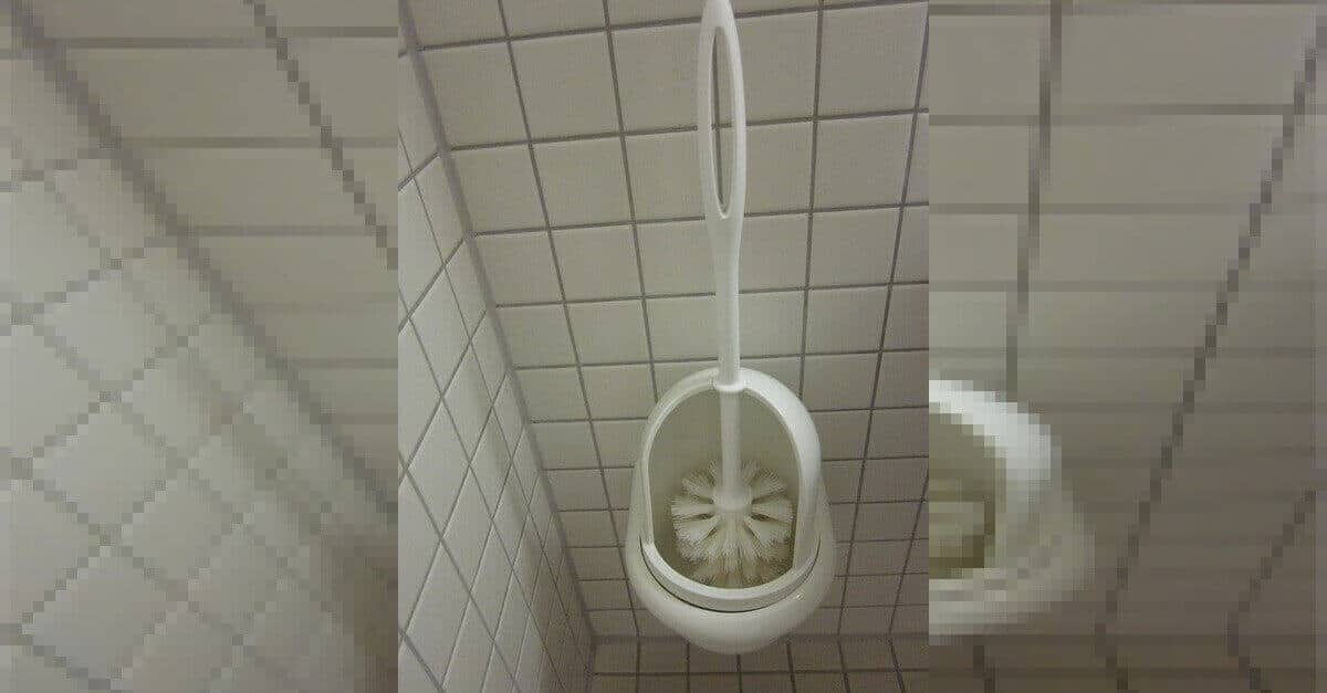 Ikea fornisce le istruzioni per “montare” uno scopino e Twitter è pieno di meme sull’argomento