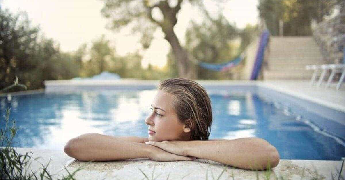 I 3 segni zodiacali che amano andare in piscina