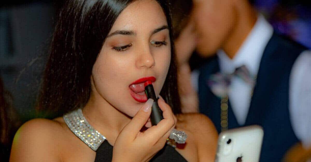 I segni zodiacali, tra le donne, che vivono pensando al loro aspetto