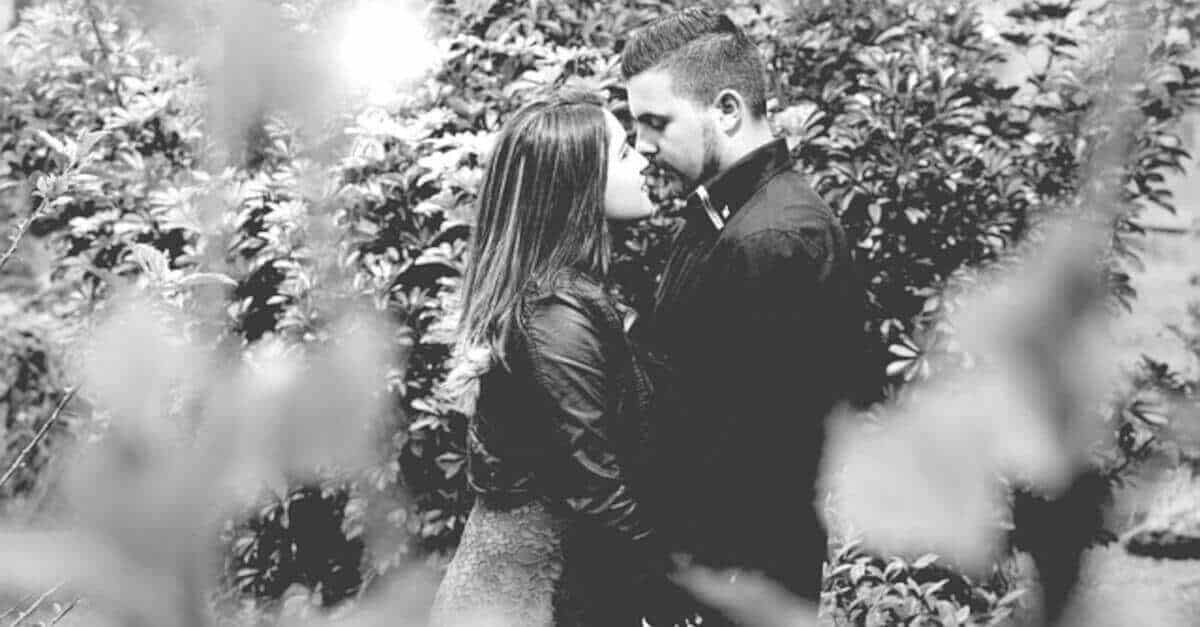 Questi sono i tre segni zodiacali tra le donne che si innamorano più facilmente