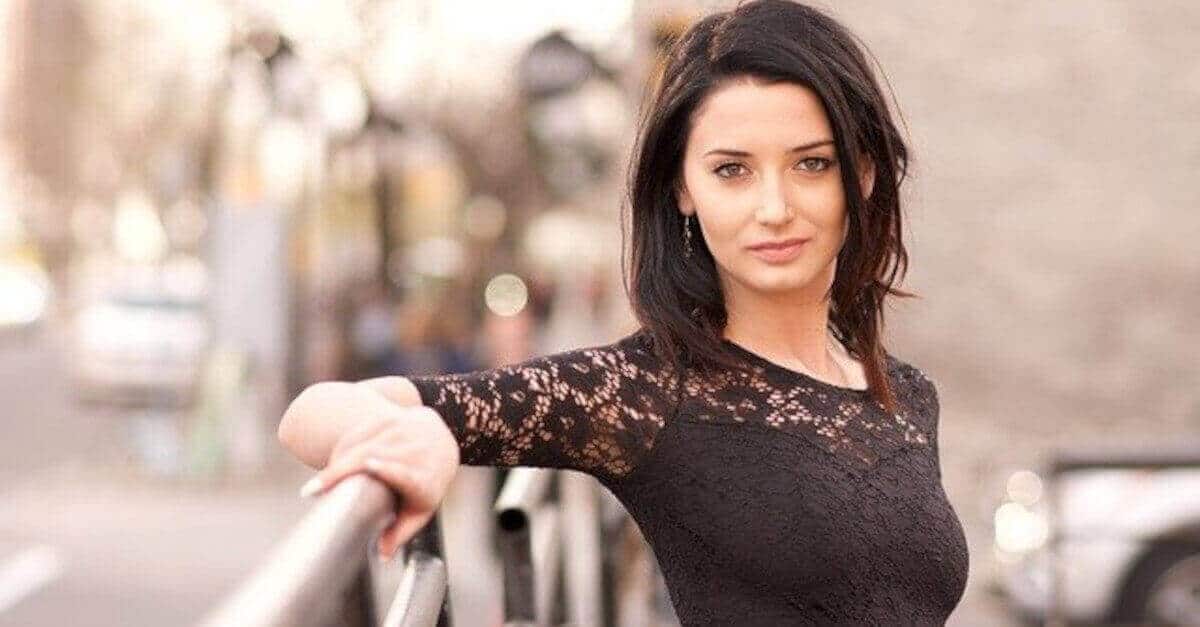 Le donne dello zodiaco che in estate amano un trucco leggero, acqua e sapone