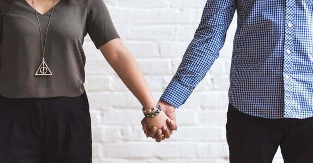 Segni zodiacali che spesso tradiscono i loro partner e continuano ancora con la relazione