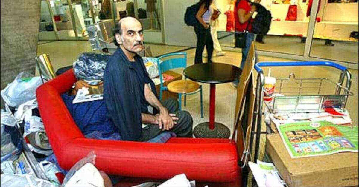 La sorprendente storia dell’uomo che ha vissuto 18 anni in un aeroporto (FOTO)