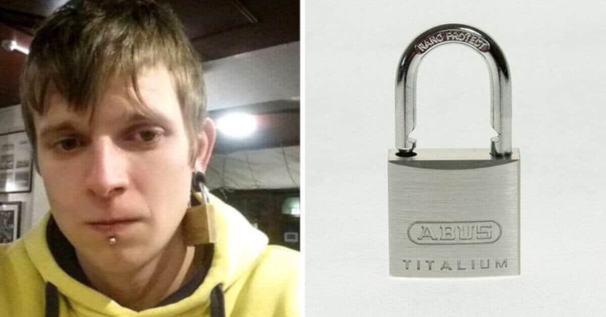 Un passante gli chiude un lucchetto nel piercing dell’orecchio e scappa con le chiavi