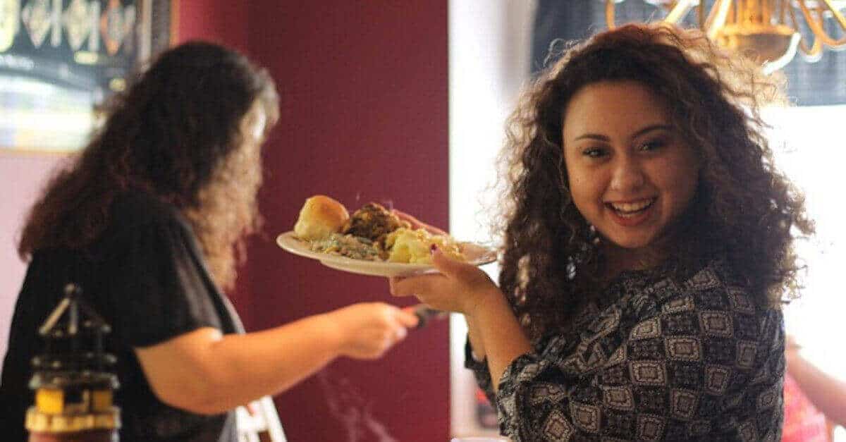 Le donne nate sotto questi segni zodiacali tendono a mangiare troppo