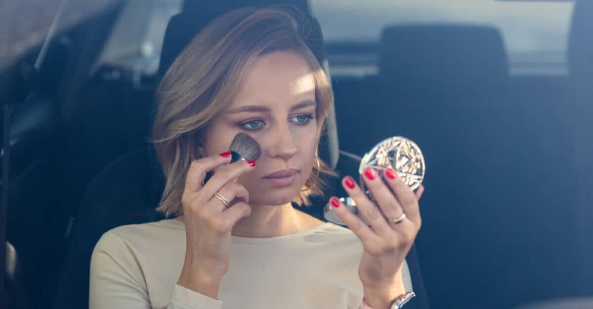 Le donne di questi 3 segni zodiacali amano il make up