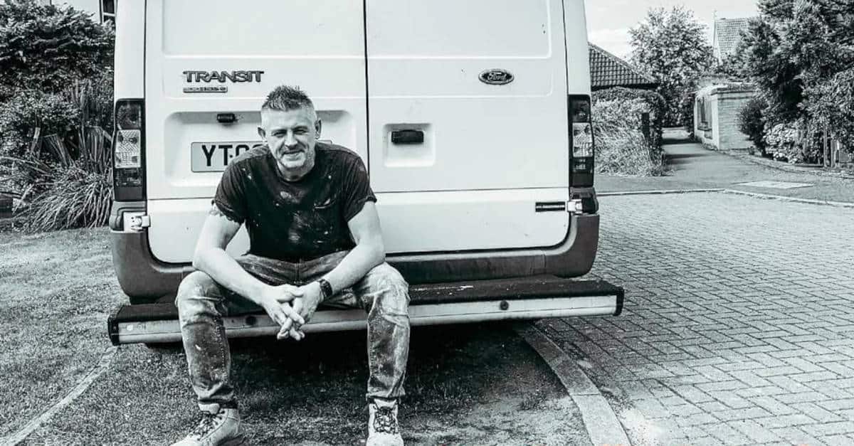 L’idraulico canta mentre lavora e gli viene offerto un contratto con una casa discografica