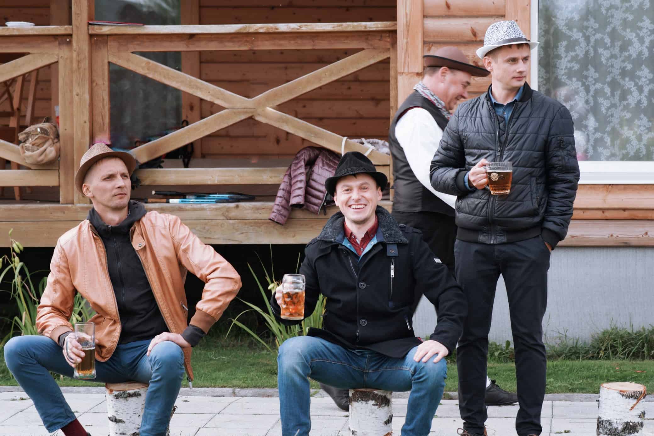 Gli uomini dello zodiaco che amano uscire spesso con gli amici