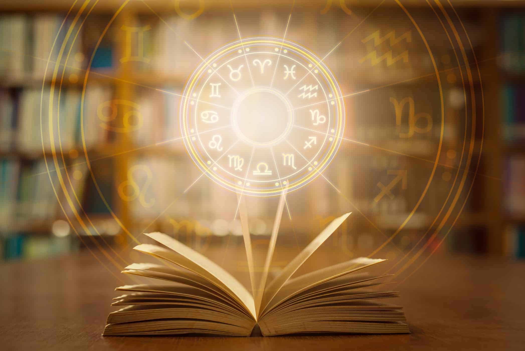 I 3 segni zodiacali che amano di più l’astrologia