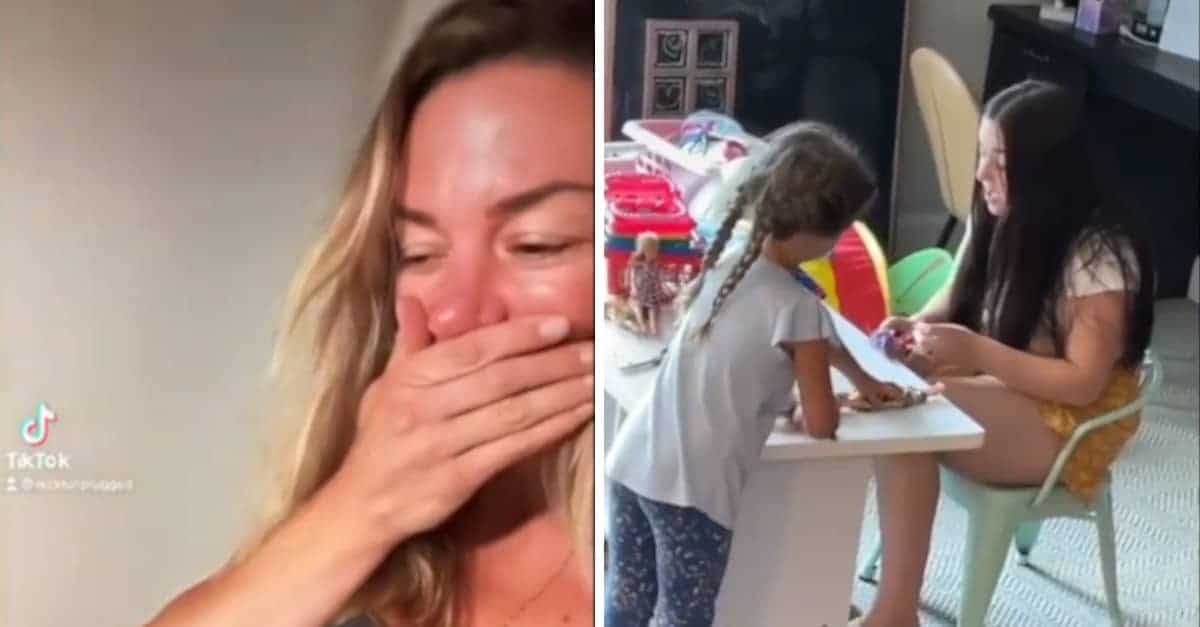 La mamma piange quando sente la tata di sua figlia cantare con la voce di una principessa Disney