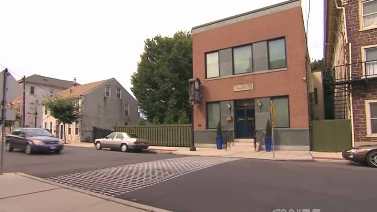 Una donna compra una vecchia banca e la trasforma in una lussuosa casa di più di 1500mq
