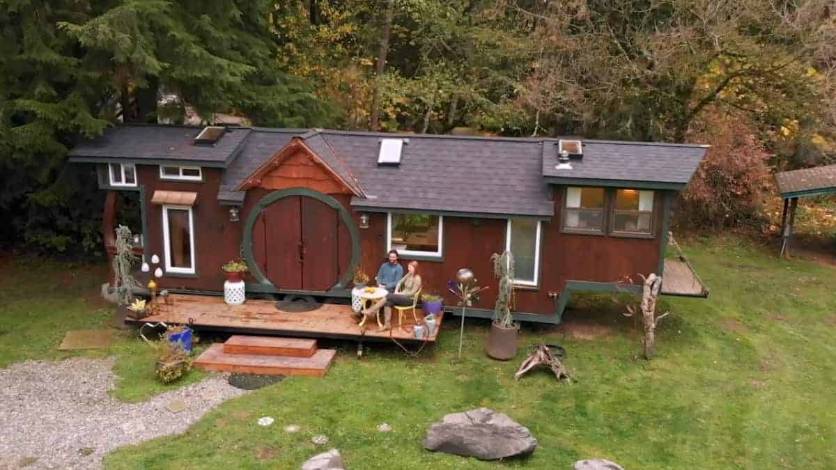 L’uomo trascorre 3 anni costruendo a mano una piccola casa