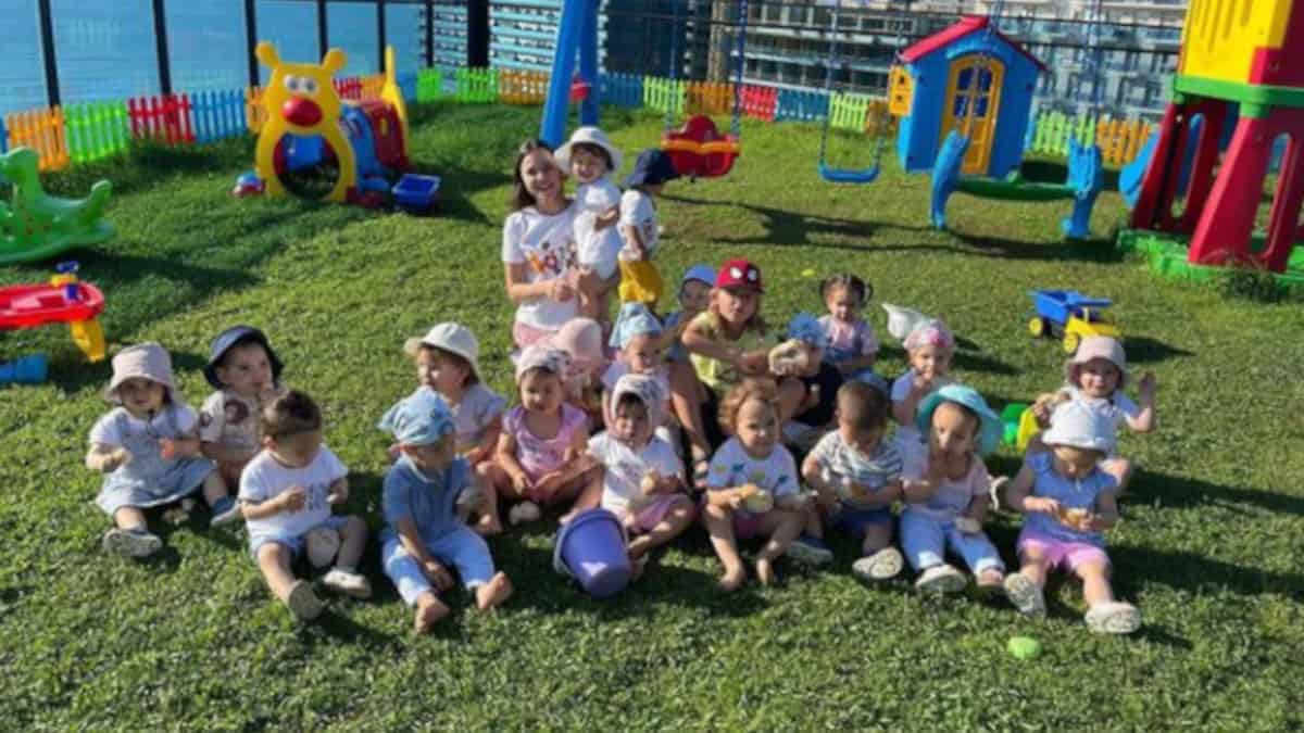 Una donna di 23 anni è madre di 22 figli e non ha intenzione di fermarsi. Ha in programma di avere 100 figli e formare la famiglia più numerosa del mondo.