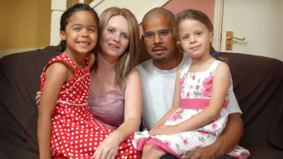 Una mamma dà alla luce due gemelle bi-razziali solo per ricevere un’altra sorpresa 7 anni dopo