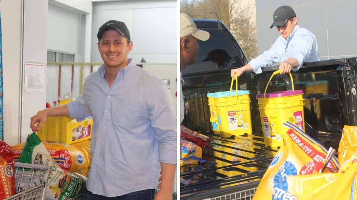 Giovane vince un premio alla lotteria e decide di donare tutto ai cuccioli di un canile