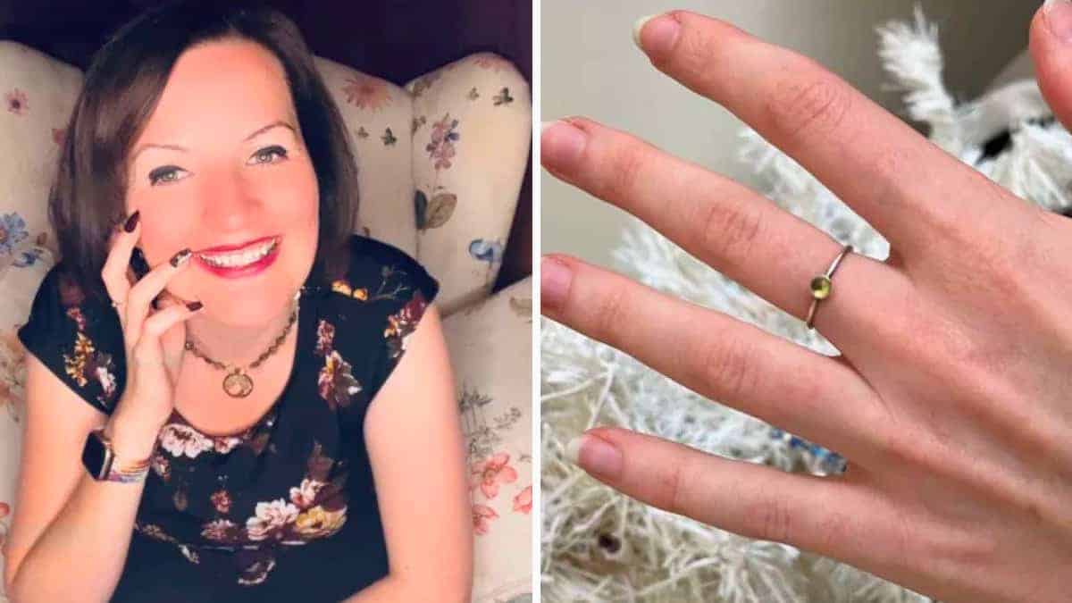 Donna ha festeggiato il divorzio regalandosi una cena ed un anello: “Per ricordarmi che devo amarmi”