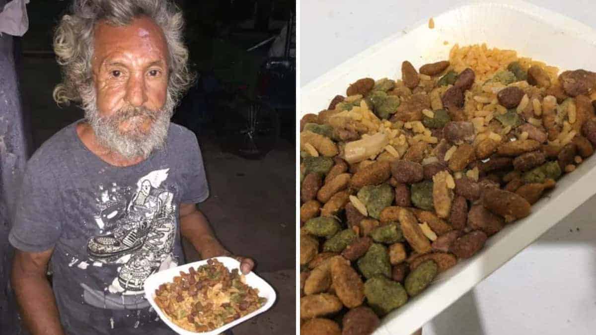 Ha chiesto da mangiare e gli hanno dato del riso con crocchette di cane. Un uomo lo ha assistito e lo ha trattato con dignità
