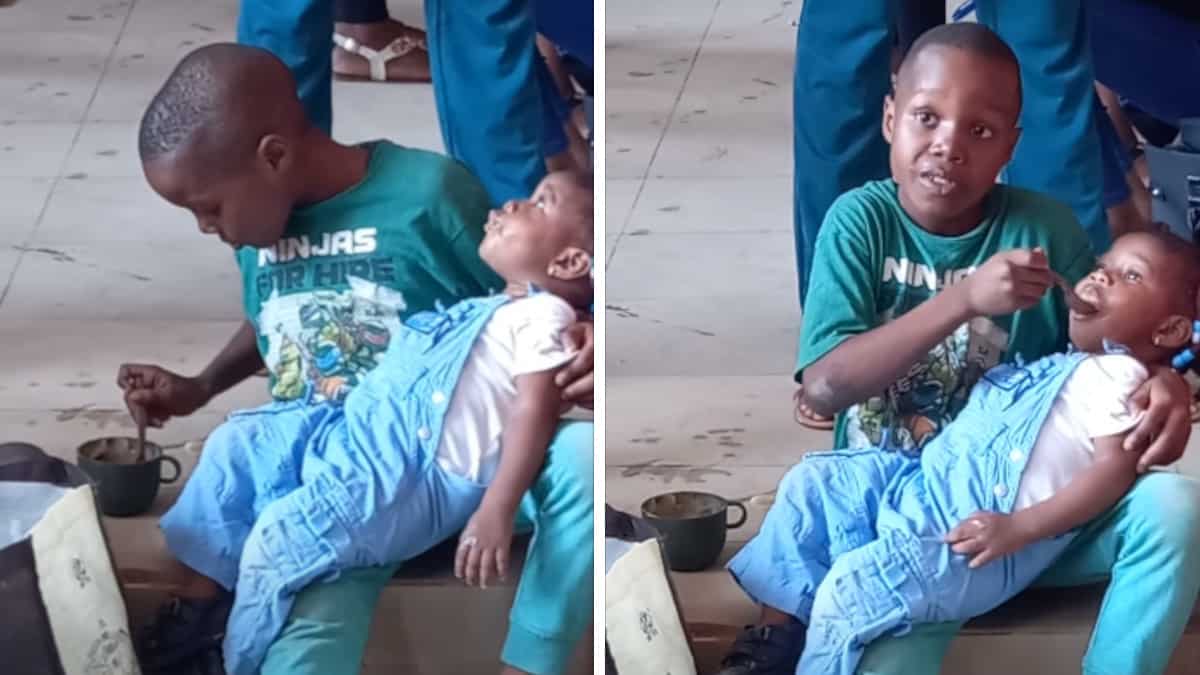 Il ragazzino si prende cura della sorella mentre la madre sostiene un esame