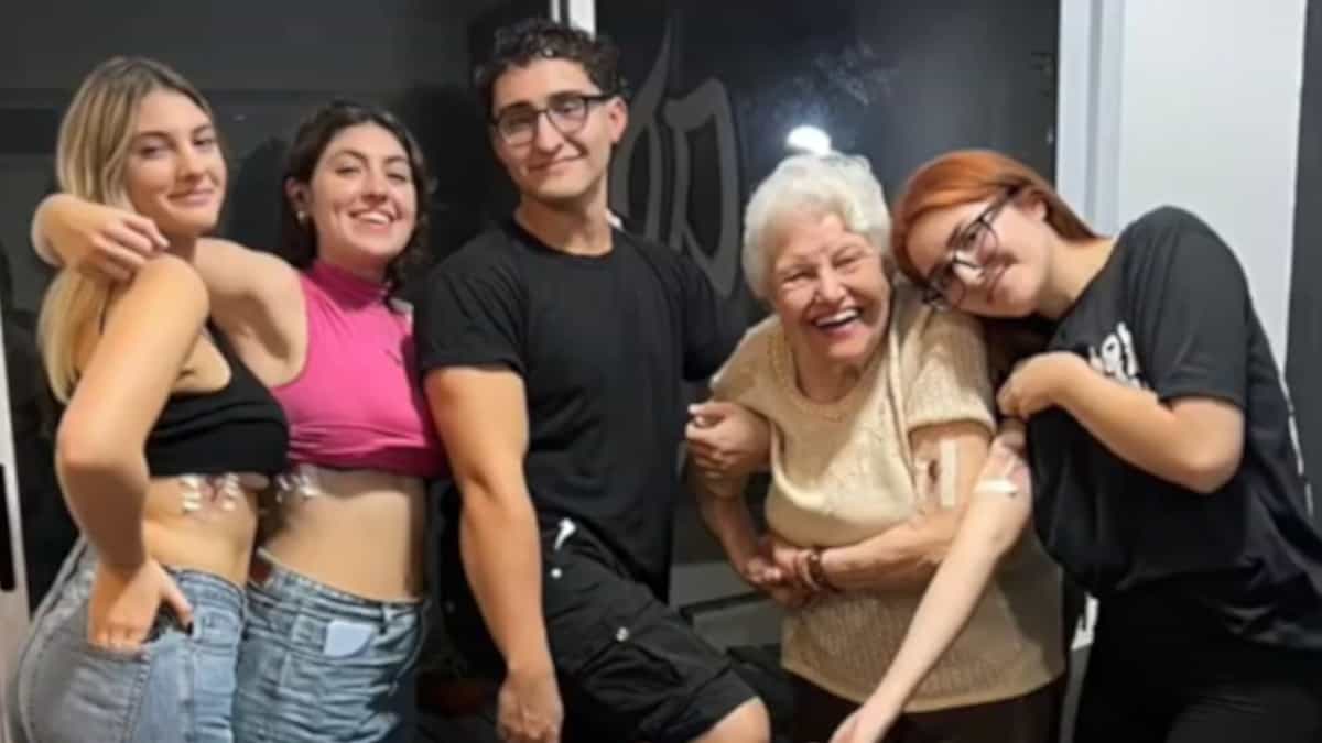 Sono andati a tatuarsi con la loro bisnonna di 91 anni: il risultato epico che è diventato virale su TikTok