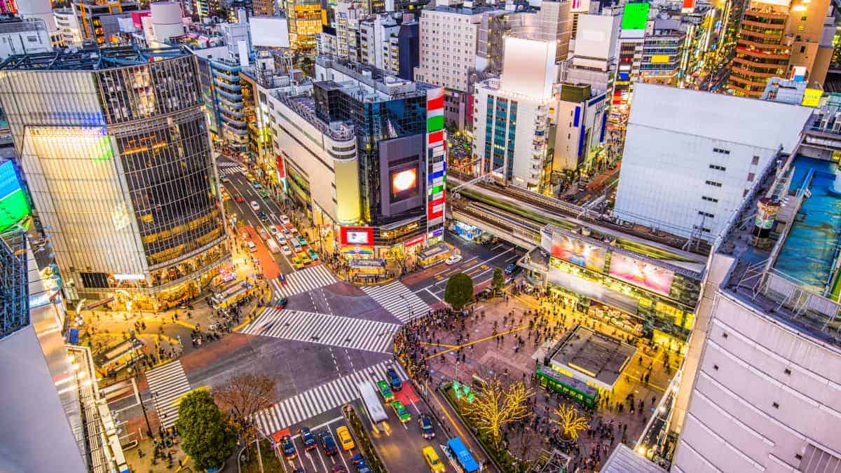 Tokyo è la città più onesta del mondo: ogni anno vengono restituiti 130mila cellulari smarriti