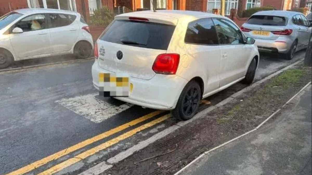 Un uomo ha speso 600 sterline per costruire un vialetto per impedire ai genitori maleducati che parcheggiano vicino la scuola di bloccarne l'accesso a casa